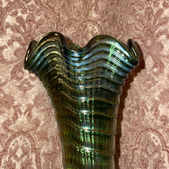 NWOT Vintage 1930’s Imperial Ripple Green Carnival Glass Vase. - Picture 4 of 7
